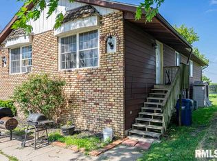 206 N Rowe Ln, Walcott, IA 52773