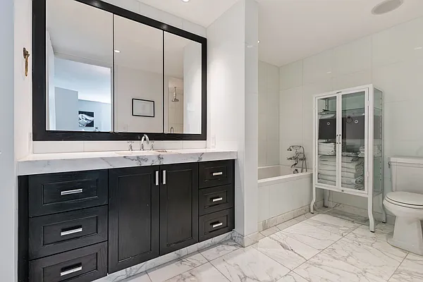 Sold by R New York | media 30