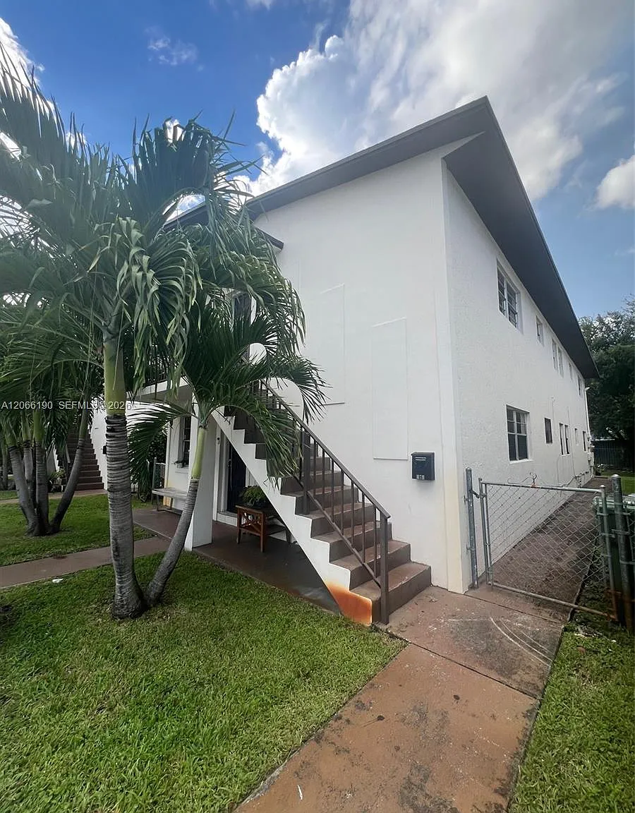 Hialeah 8th Addn — Photo 1