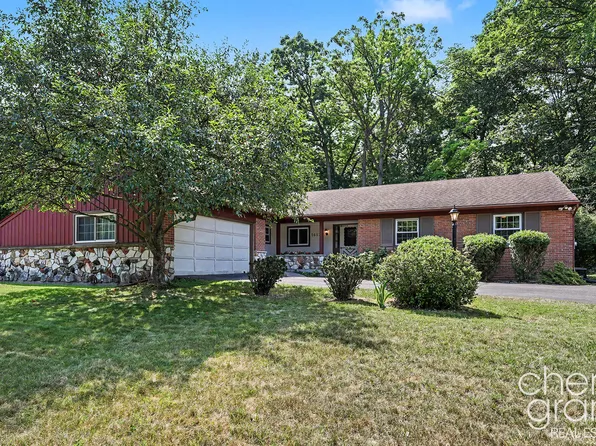 3052 Bonita Dr SE, Grand Rapids, MI 49508