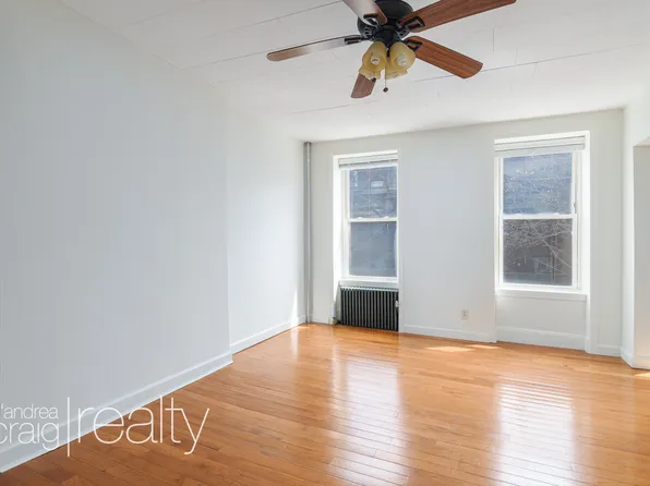 556 Henry Street image 1 of 8