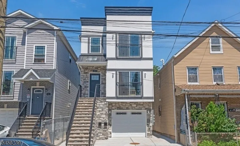 213 Pine St #1