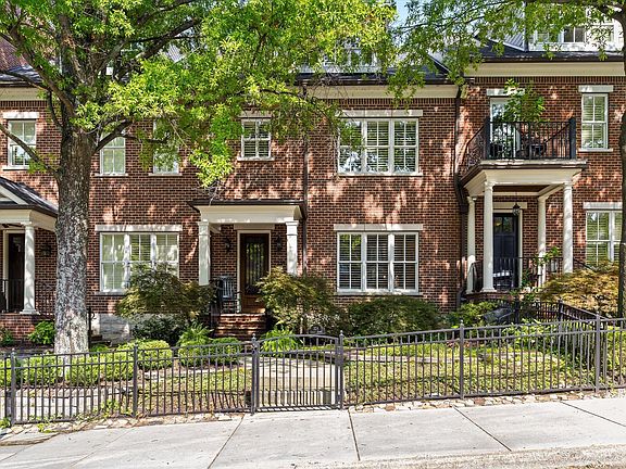 4th image of 224 Cherry St