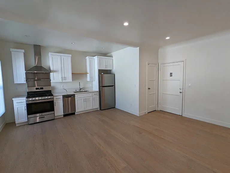 559 N Normandie Ave #203 — Photo 4