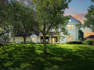 3890 Maple Shores Dr, Excelsior, MN 55331