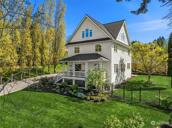 9725 Hilltop Drive NE, Bainbridge Island, WA 98110