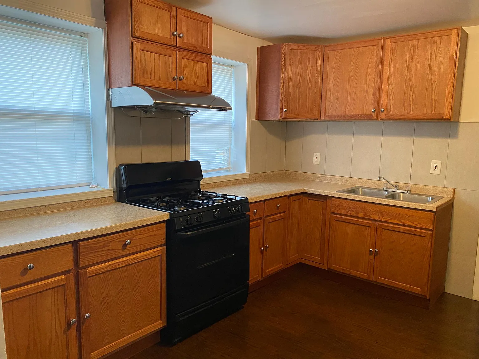 2 bed, 1000 sqft, $1,600 — Photo 2