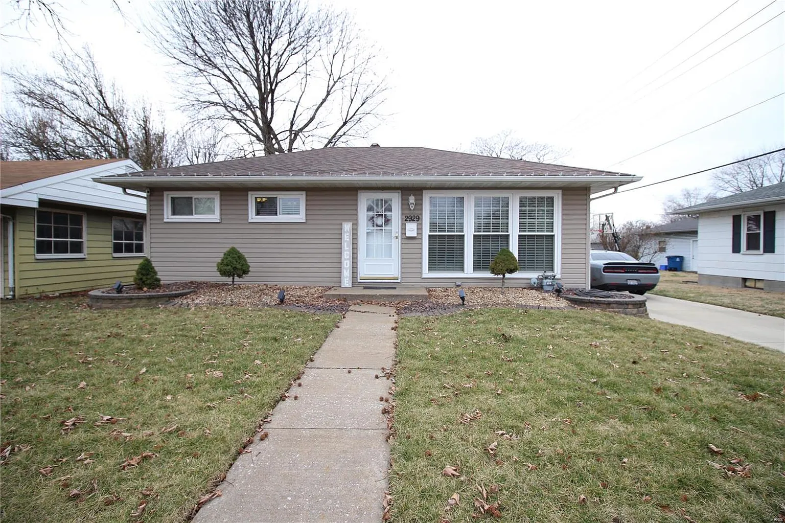 2929 Wayne Ave photo 1
