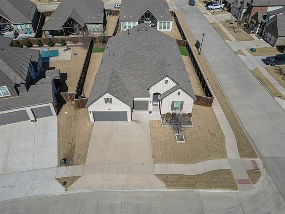 2nd image of 1700 Hamlet Dr