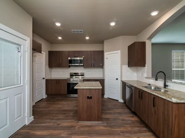 600 Harvest Moon Dr, Venus, TX 76084