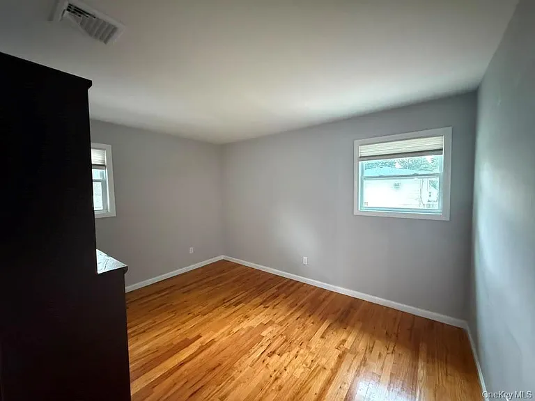24 California Ave — Photo 7