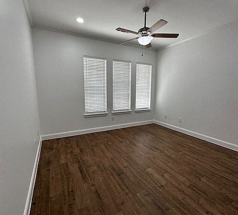 1st Bedroom - Primary