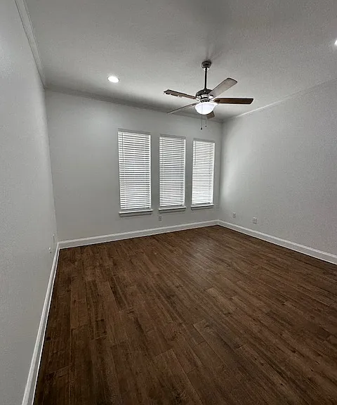 1st Bedroom - Primary
