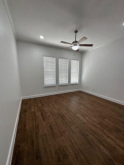 1st Bedroom - Primary