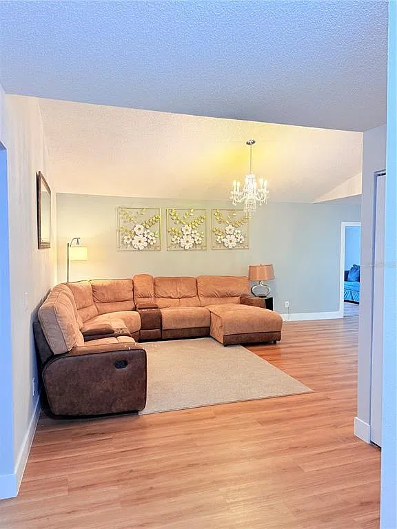 3 bed, 2.0 bath, 1496 sqft, $2,450 — Photo 4