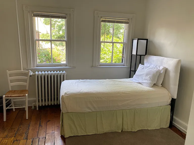 Bedroom #3 with twin bed