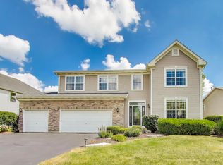 551 Golden Valley Ln, Algonquin, IL 60102