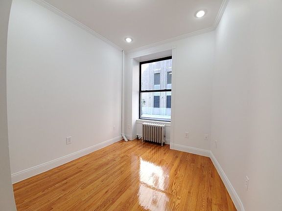 2nd image of 225 W 15th St #11
