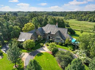 64 Ridge Rd, Barrington Hills, IL 60010