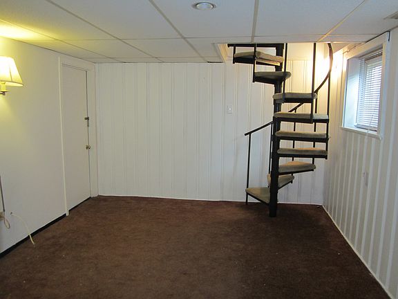 2nd image of 1100 Thomas Ave