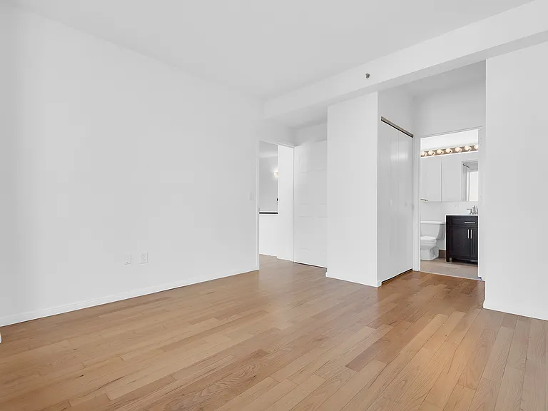 68 Bradhurst Ave #2B — Photo 1