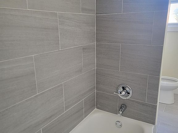 4th image of 100 Linden Ave APT 11