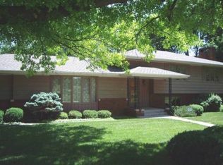 200 SW Fairlawn Rd, Topeka, KS 66606