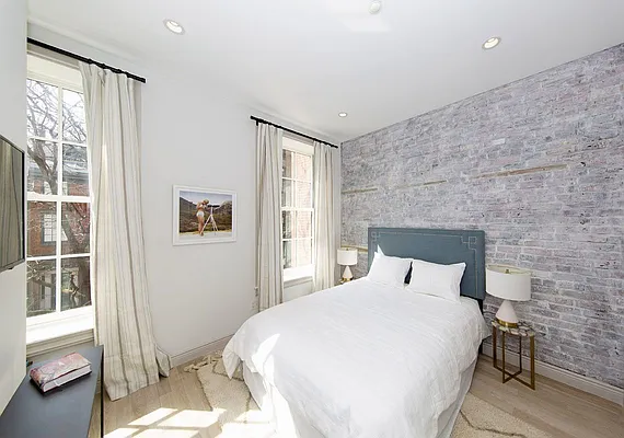 Rented by REAL New York | media 17