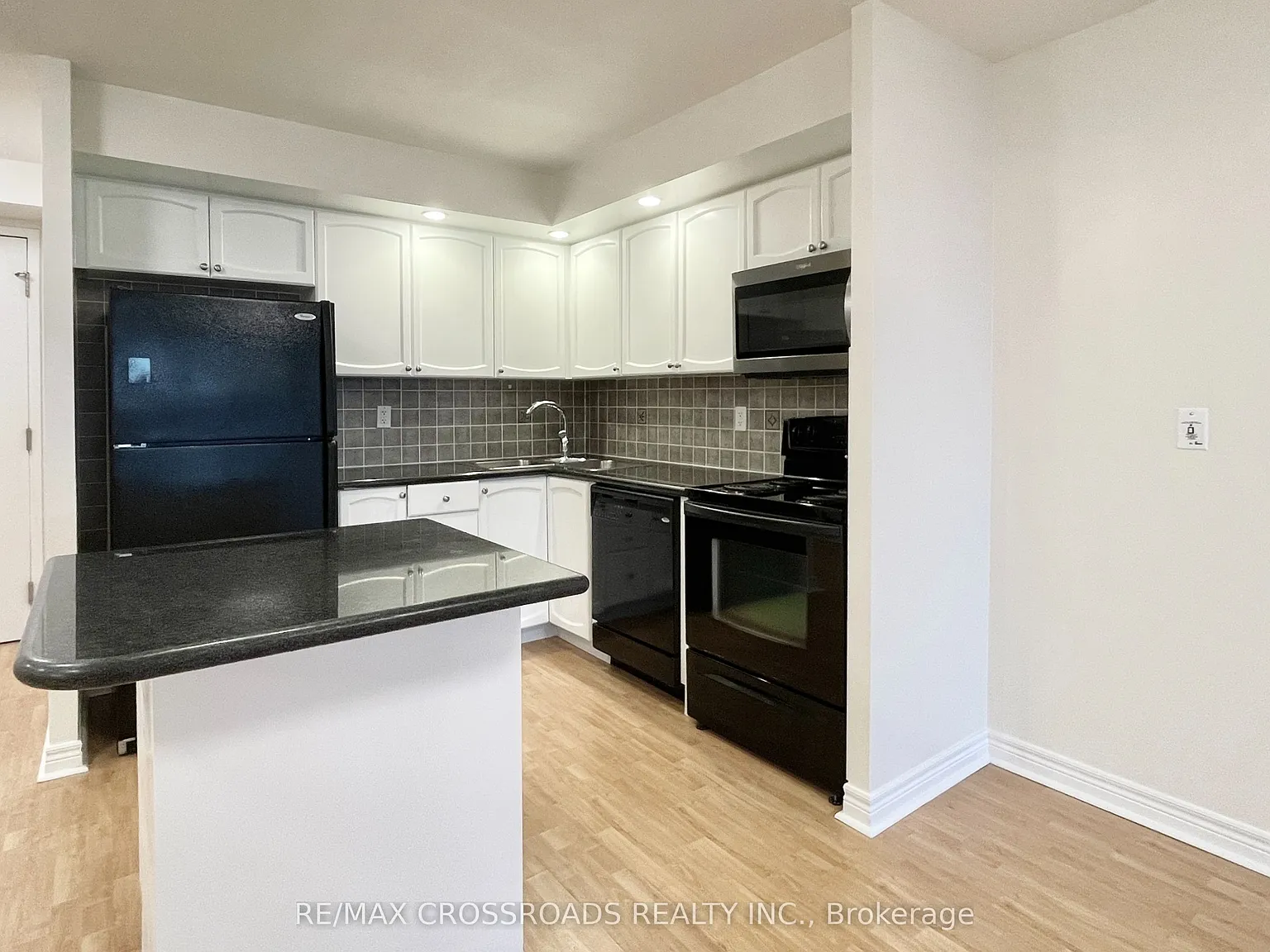 2 bed, $2,500 — Photo 4