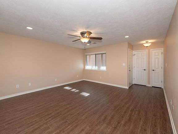 2nd image of 3923 Old Oaks Dr APT 12