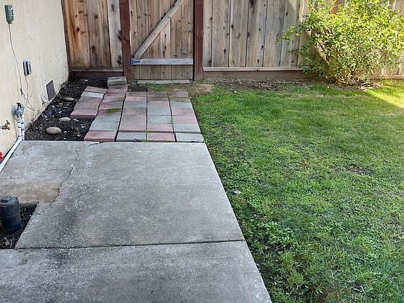 3rd image of 1709 Stokes St