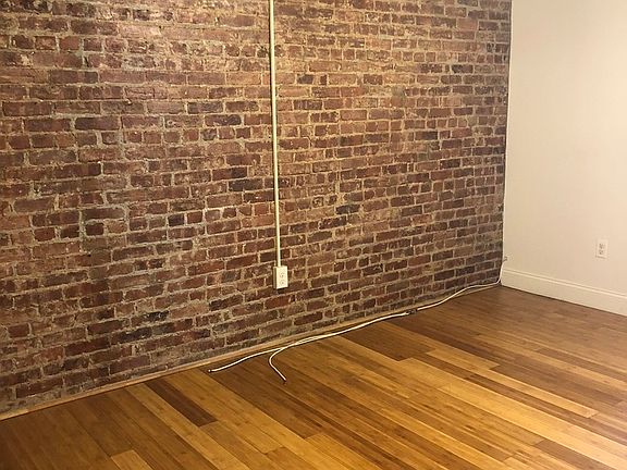 3rd image of 4319 34th Ave #2R
