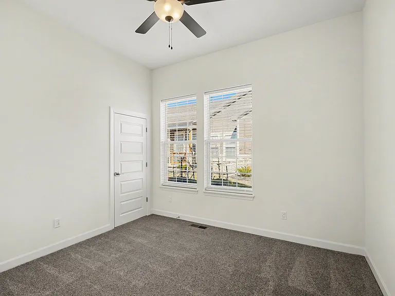 16169 Fontana St — Photo 10