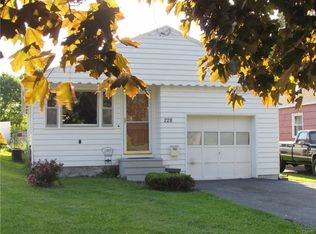 228 Clover Ridge Dr, Syracuse, NY 13206