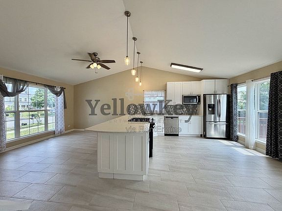 3rd image of 613 Greystone Ln