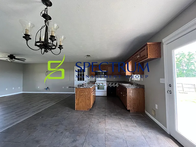 4806 Brookview Dr — Photo 3