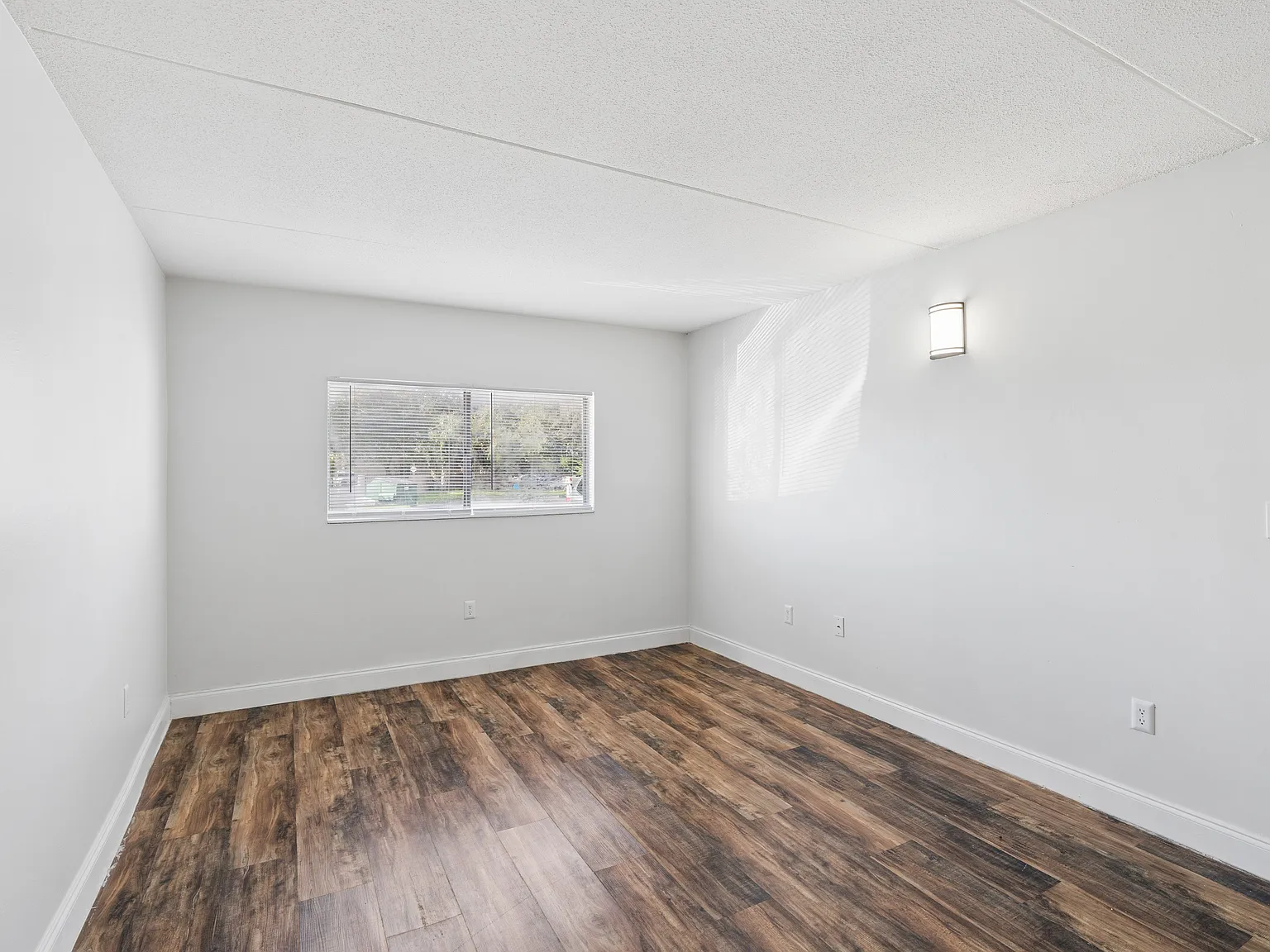 Addison Cove — Photo 2