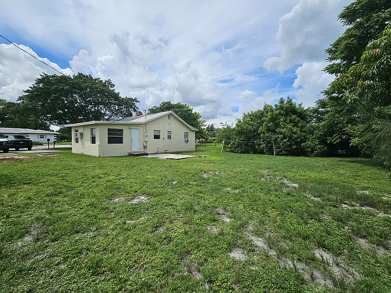 2121 NW 28th St #- — Photo 3