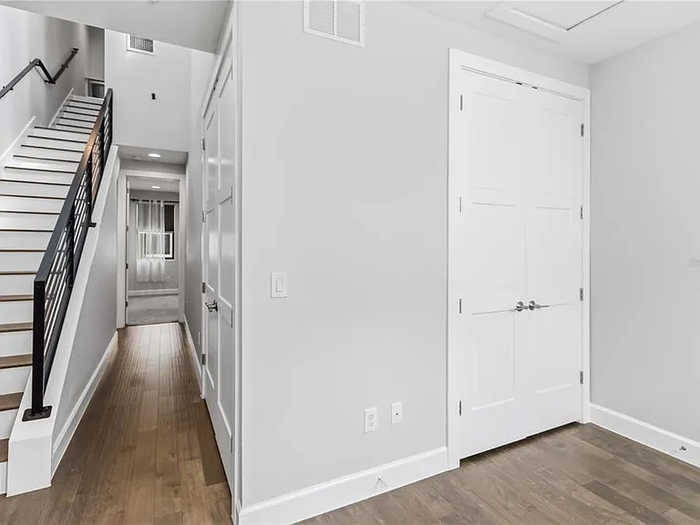 1332 W Gray St #5 — Photo 25