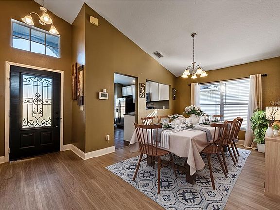 3rd image of 2806 Delcrest Ct