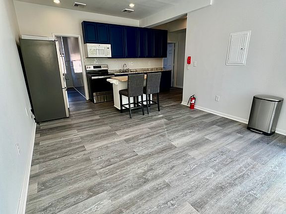 3rd image of 1610 Mount Vernon St #3