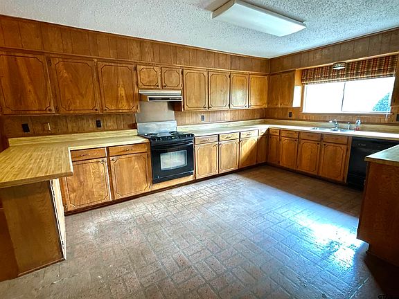 5th image of 512 E Magnolia Dr