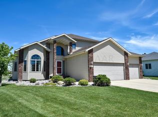 312 Edgewater Dr, West Fargo, ND 58078
