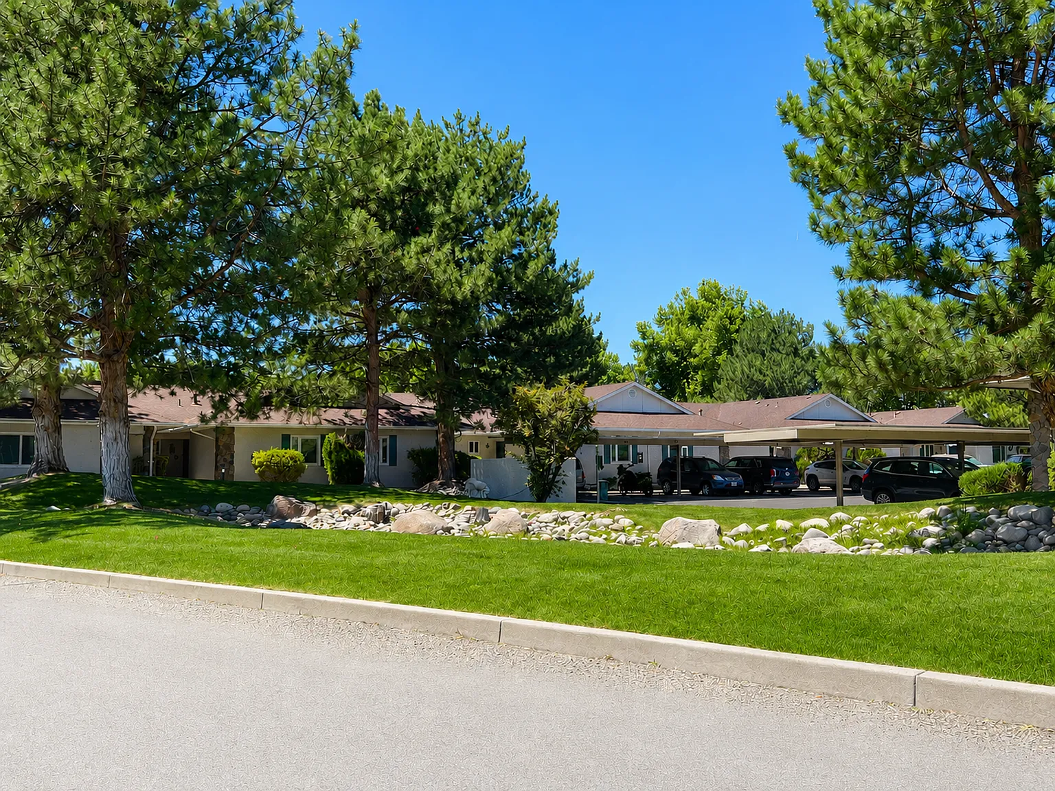 Quail Manor Townhomes — Photo 3