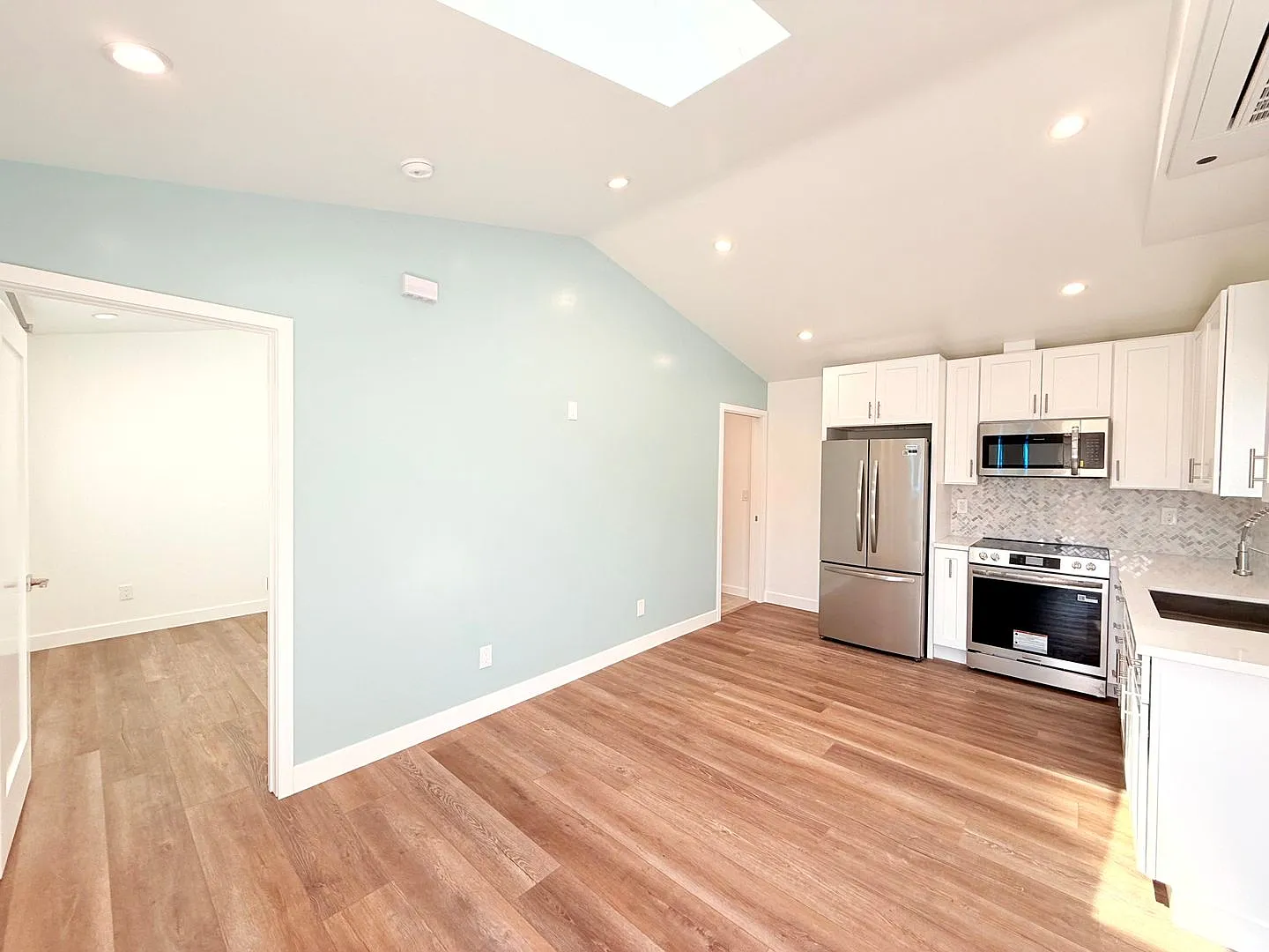 10837-10839 Fellows Avenue — Photo 4