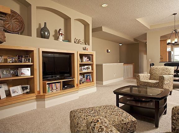 3rd image of 2990 Highwood Dr
