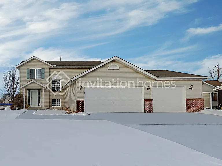 1311 Creekside Dr — Photo 1