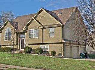 207 N Lakeshore Dr, Raymore, MO 64083