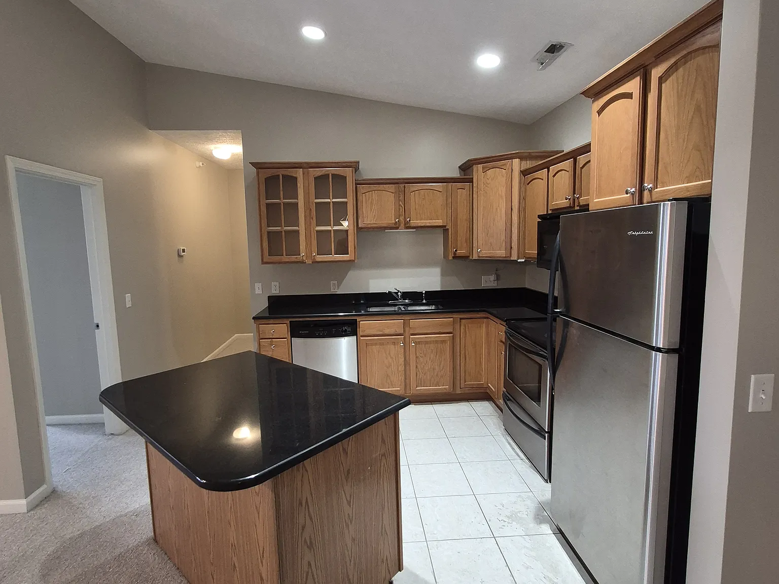 1 bed, 937 sqft, $1,300 — Photo 3