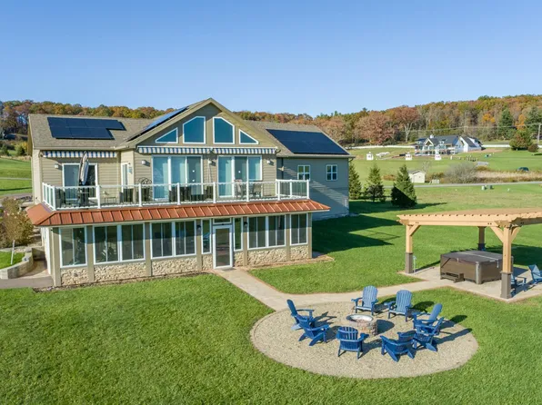 195 Waterfront Greens Dr, Oakland, MD 21561